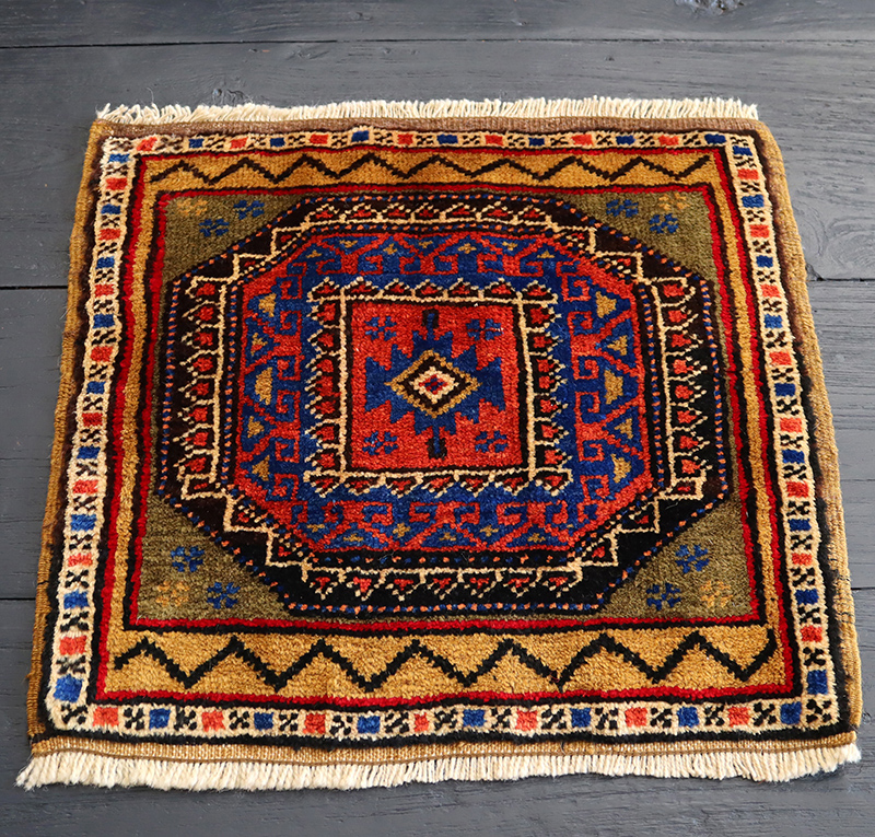 トルコ絨毯 正方形 ミニサイズ40×43cm 幾何学モチーフ