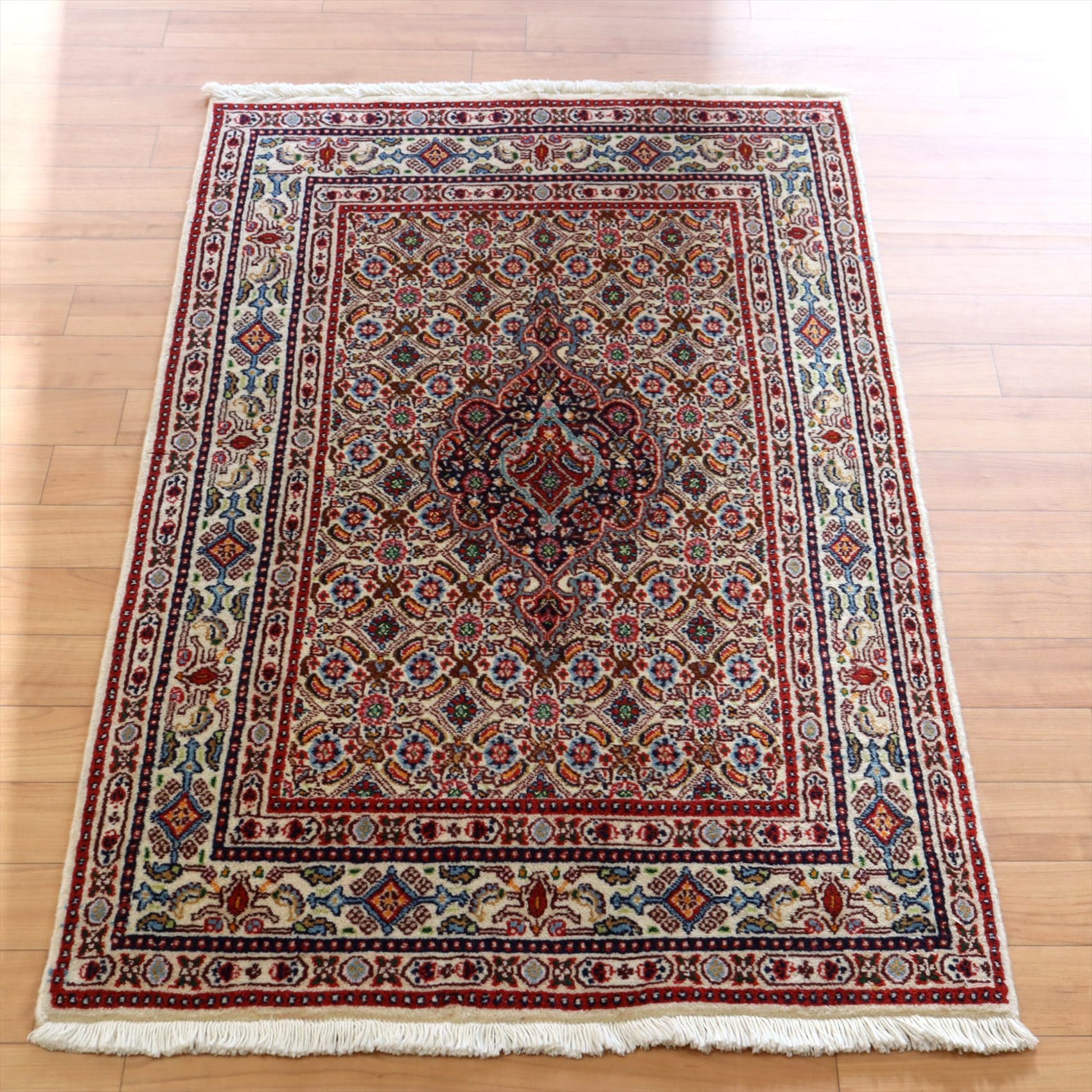 ペルシャ絨毯　ムード産手織りラグ　Moud115×77cm ベージュ系　細かな花のトレリス