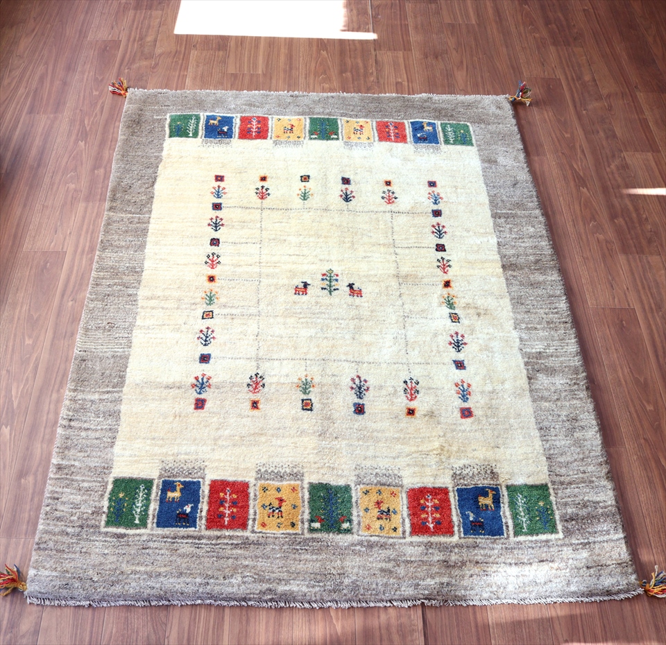 ギャッベ　イラン製手織りラグ203×153cm ナチュラルアイボリー　グレーの縁取り　タイル