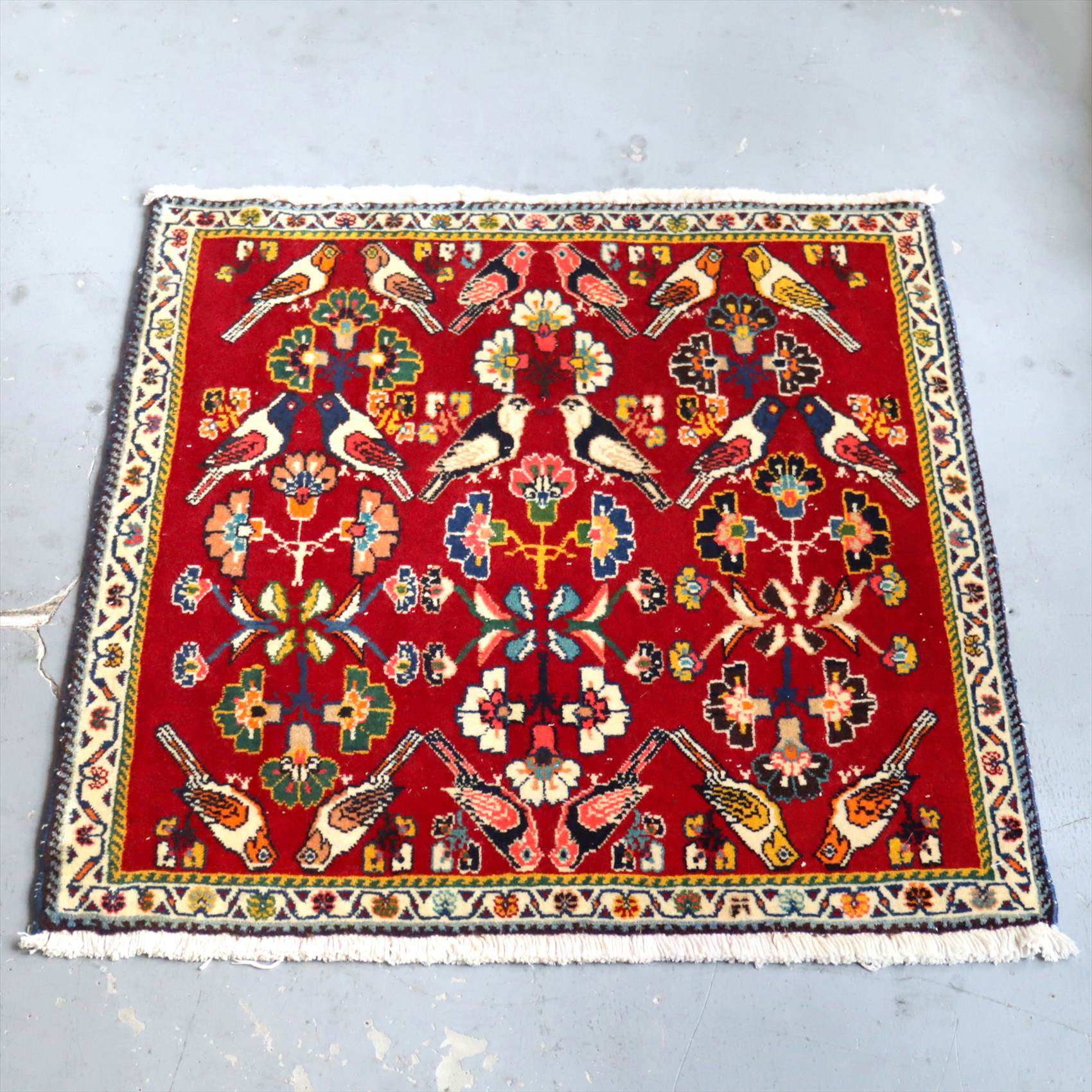 ポシュティ イラン カシュカイ族 遊牧民の手織りラグ 65×65cm レッド 鳥と花のデザイン
