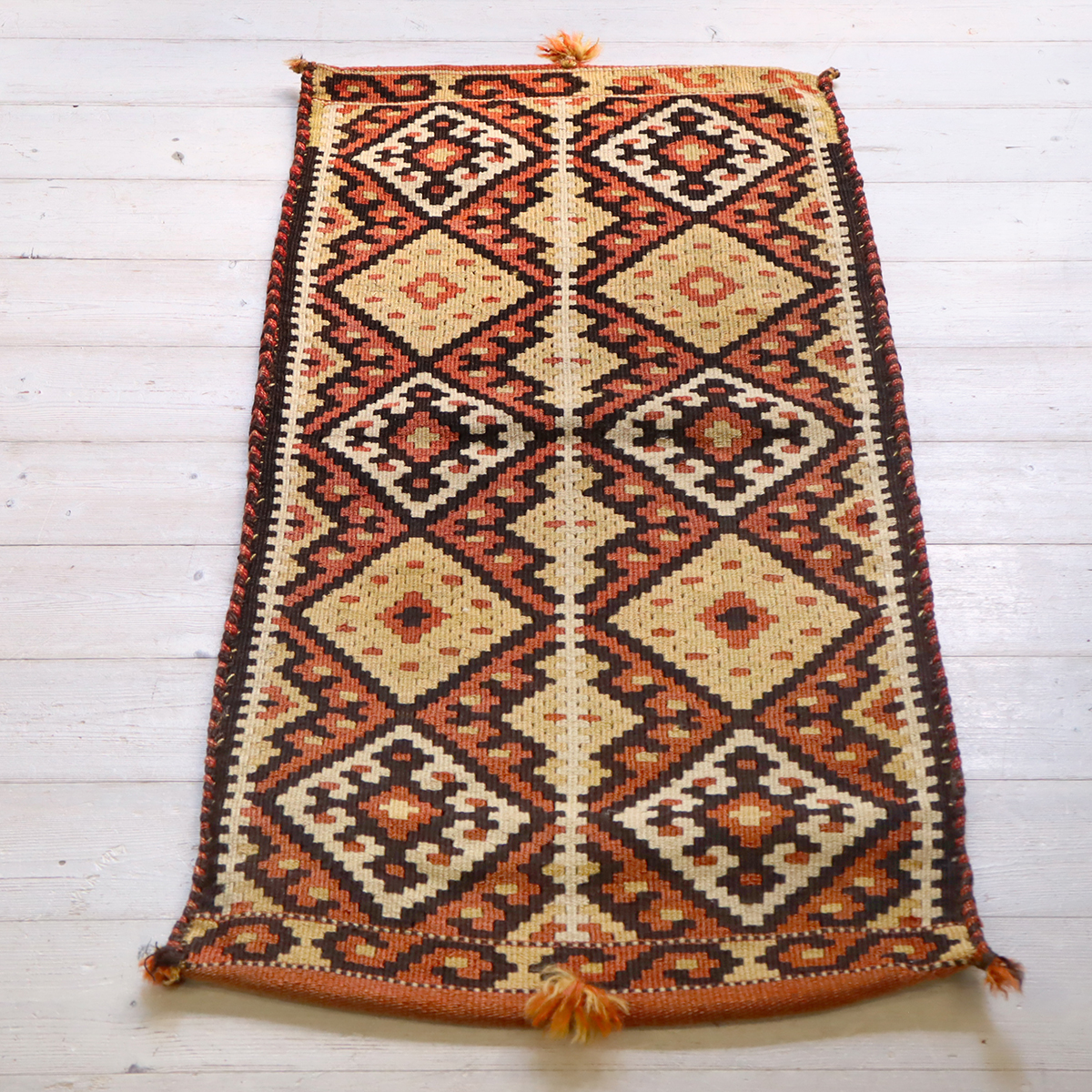 ヤストゥク 両面オリジナル　細長いピロークッション 105x50cm サソリのモチーフ