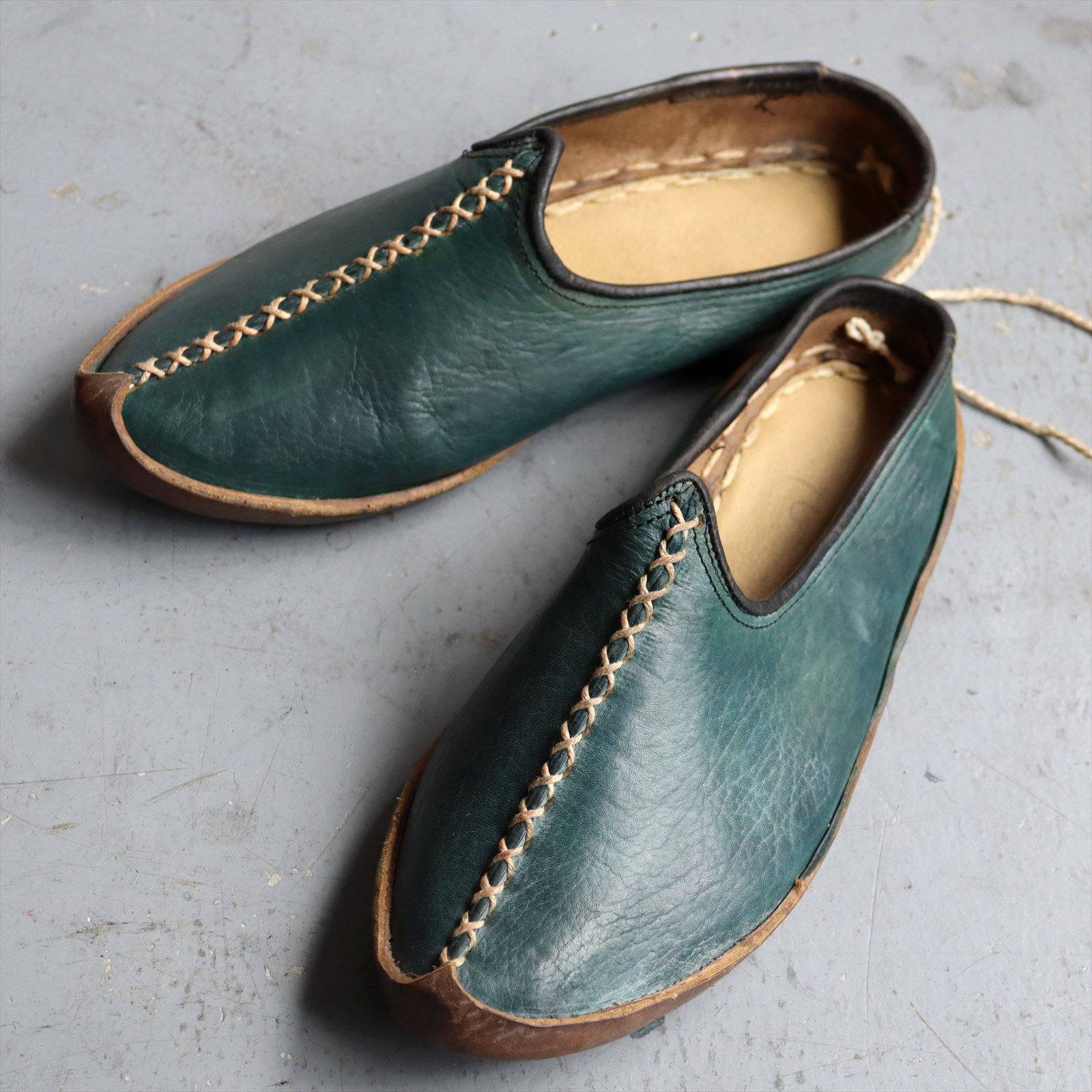 アナトリアンフォークシューズ〜19世紀の製法で作ったオリジナルの革靴グリーン スリッポン サイズ36
