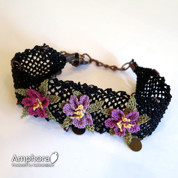 イーネ・オヤ刺繍針で作る繊細なレースブレスレット/３色の小花