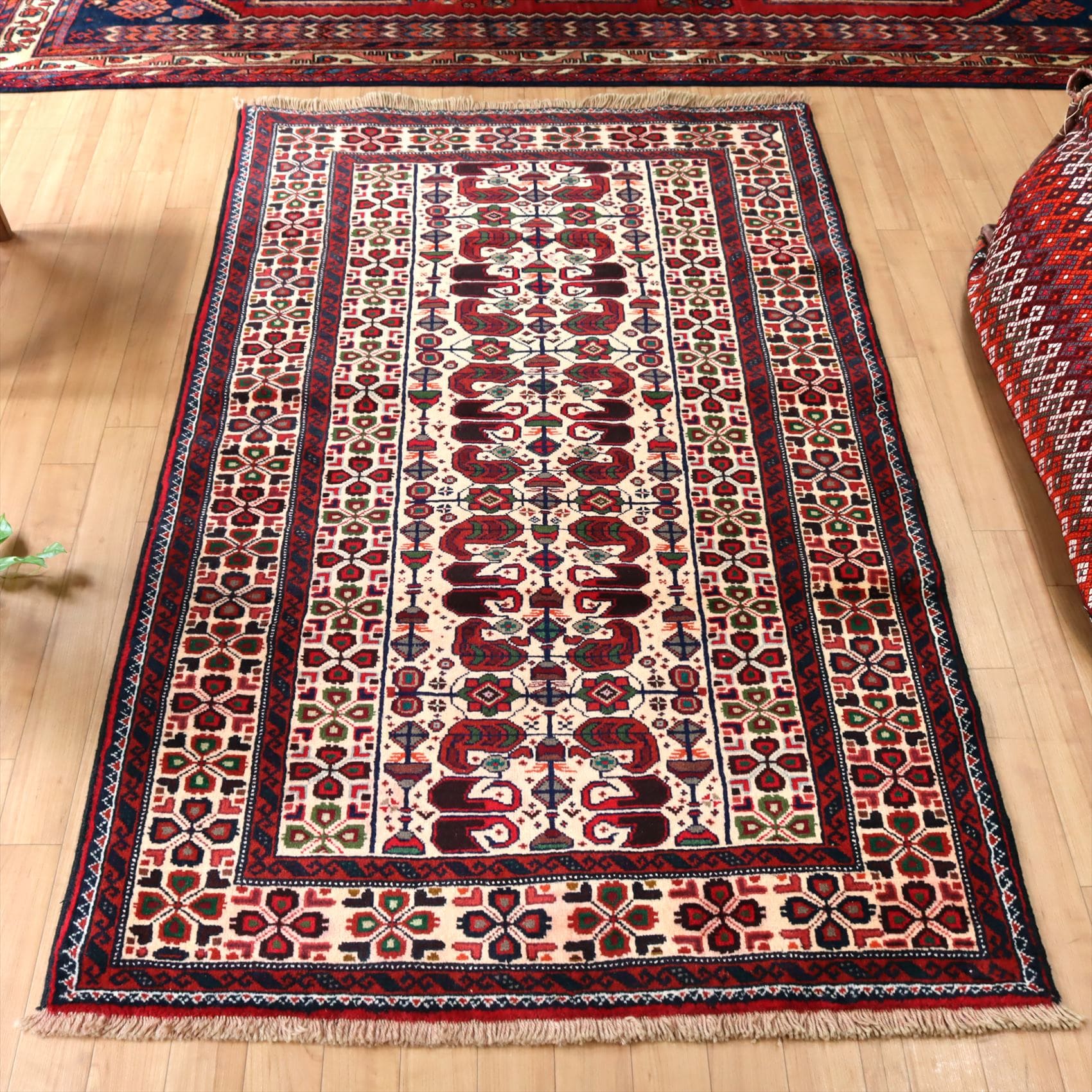 手織り絨毯 バルーチ175×102cm ボテと幾何学模様